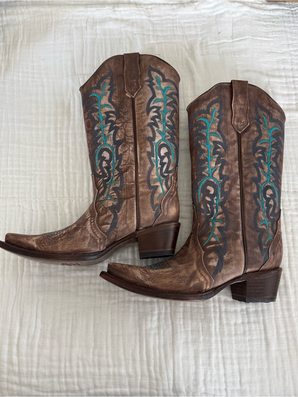 NWOT Circle G By Corral Hand Painted Brown and Turquoise Snip Toe Boots Size 9